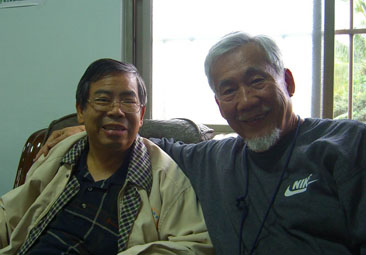 曾永長主席（左）與蔡正雄老師